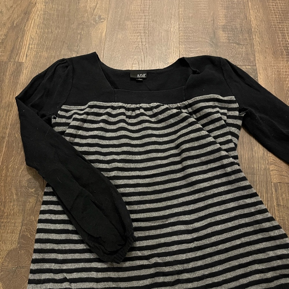 a.n.a Women's Black and Gray Striped Long Sleeve Top